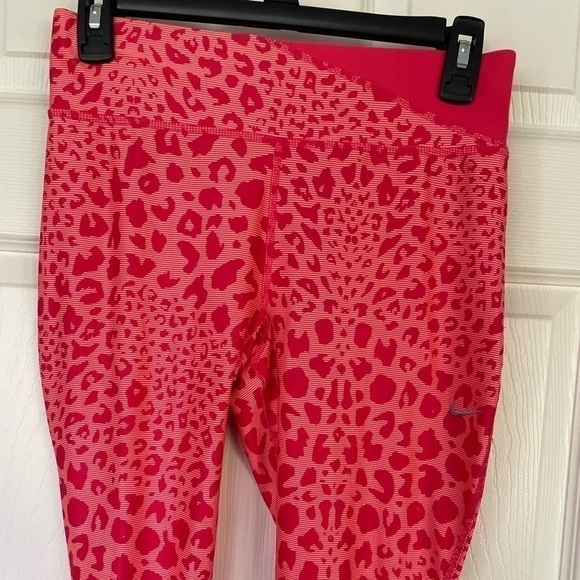 Nike Dri-Fit Cropped Legging - Picture 2 of 7